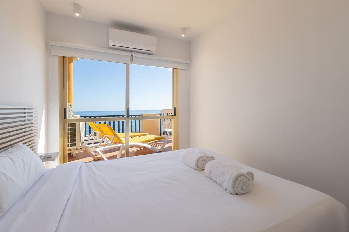 2 bedroom Apartment for sale in Elviria - € 950,000 (Ref: 9153516)