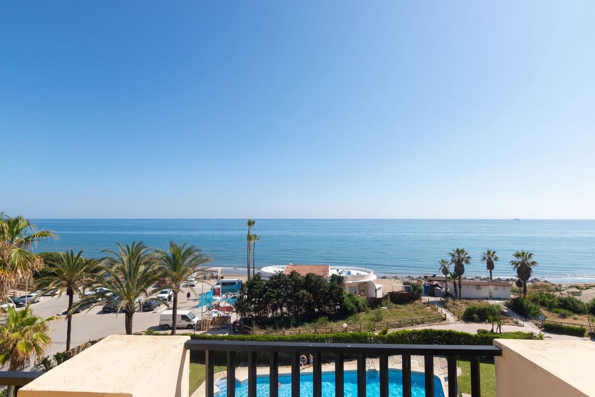 2 bedroom Apartment for sale in Elviria - € 950,000 (Ref: 9153516)
