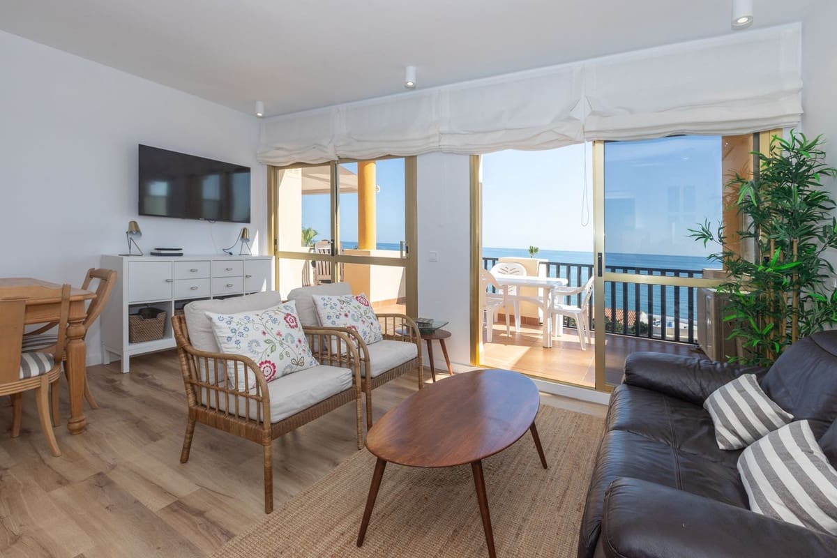 2 bedroom Apartment for sale in Elviria - € 950,000 (Ref: 9153516)