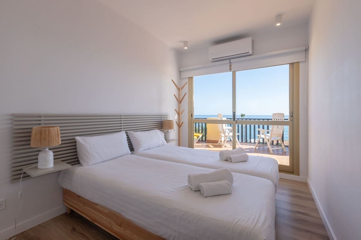 2 bedroom Apartment for sale in Elviria - € 950,000 (Ref: 9153516)