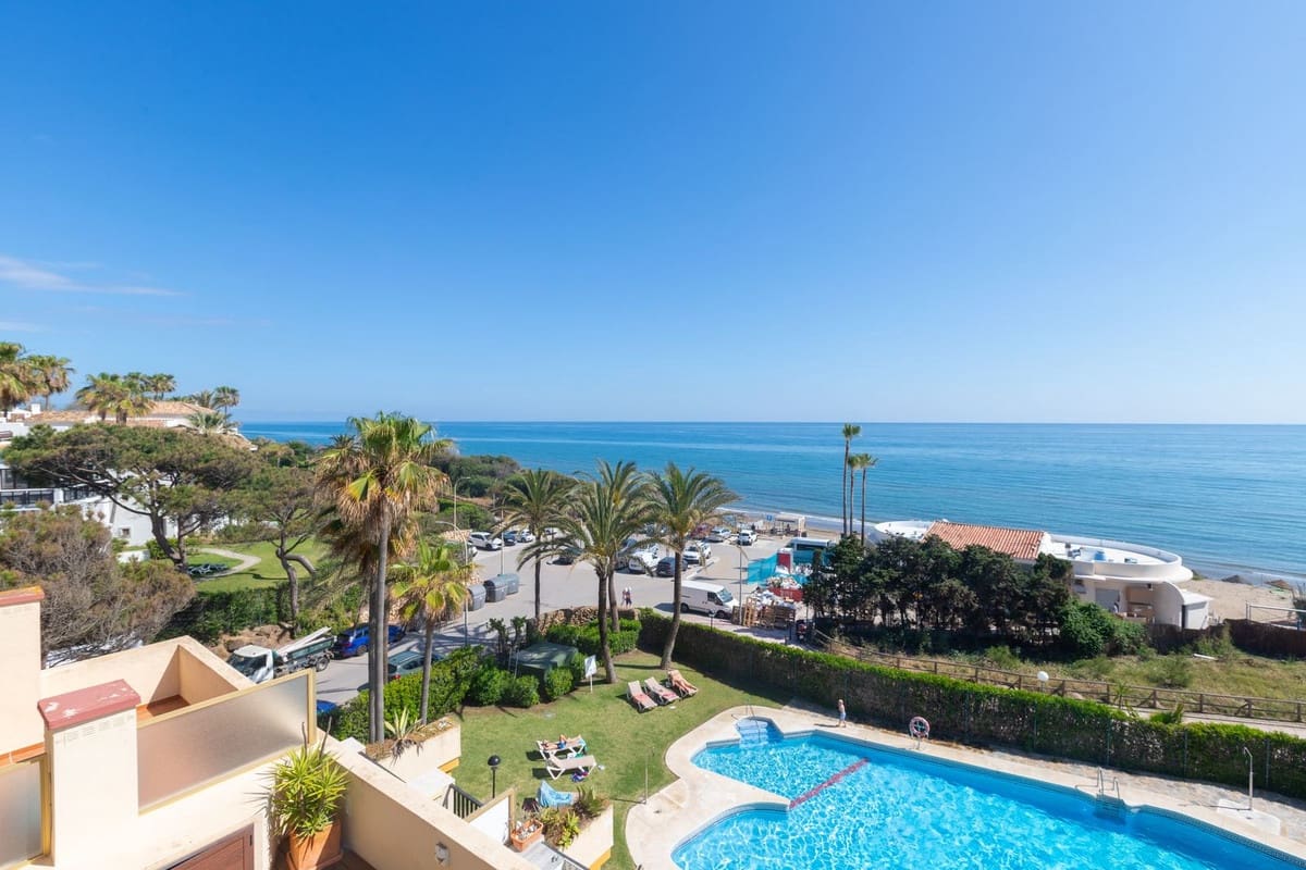 2 bedroom Apartment for sale in Elviria - € 950,000 (Ref: 9153516)