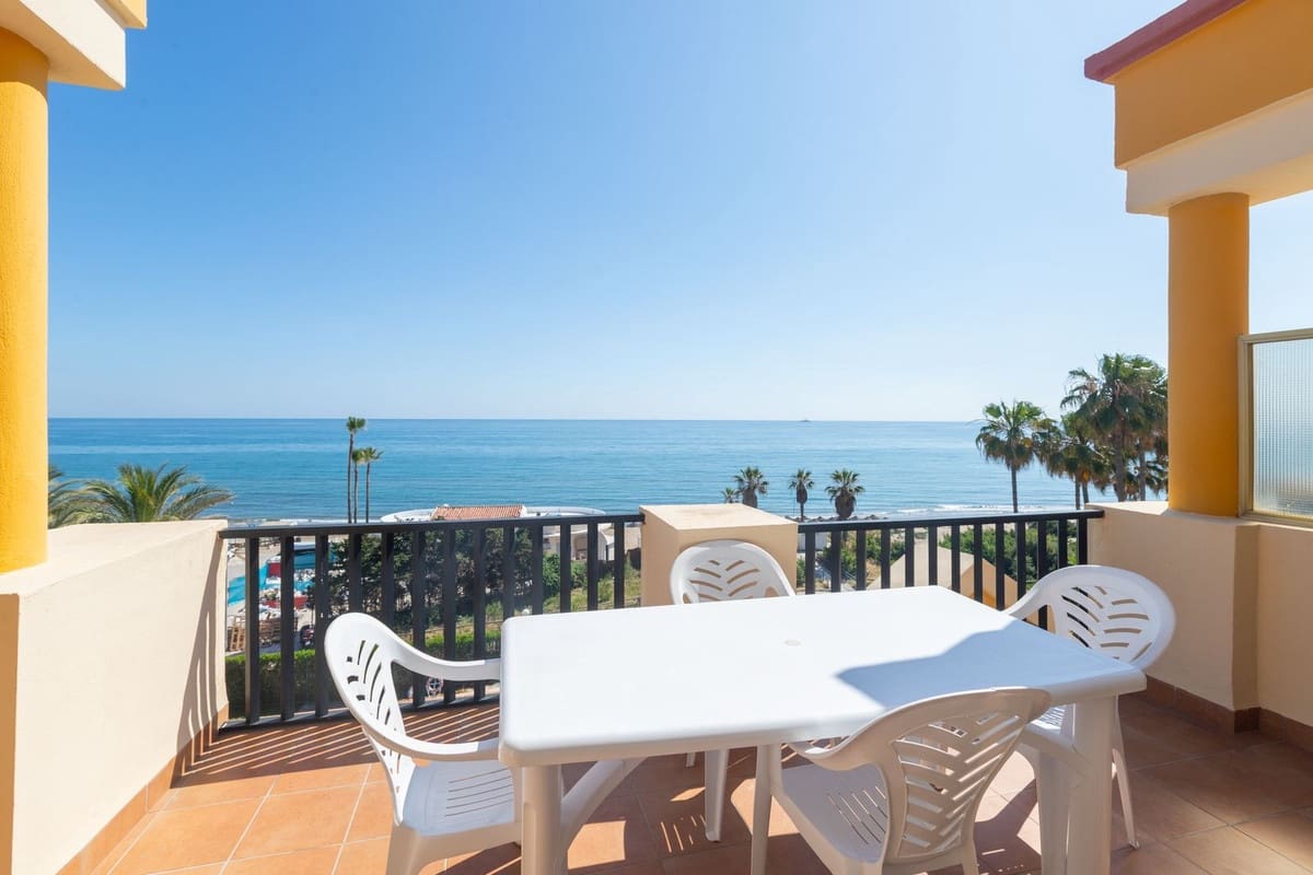 2 bedroom Apartment for sale in Elviria - € 950,000 (Ref: 9153516)