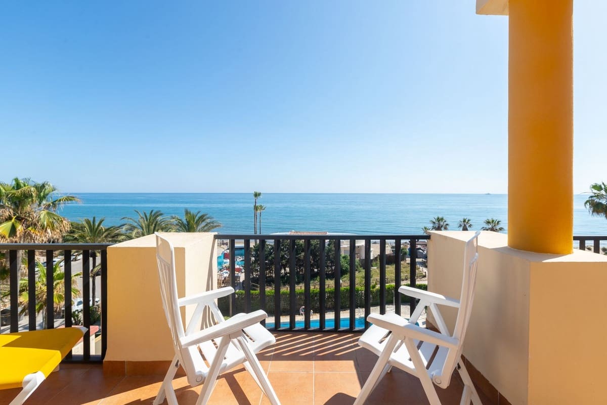 2 bedroom Apartment for sale in Elviria - € 950,000 (Ref: 9153516)