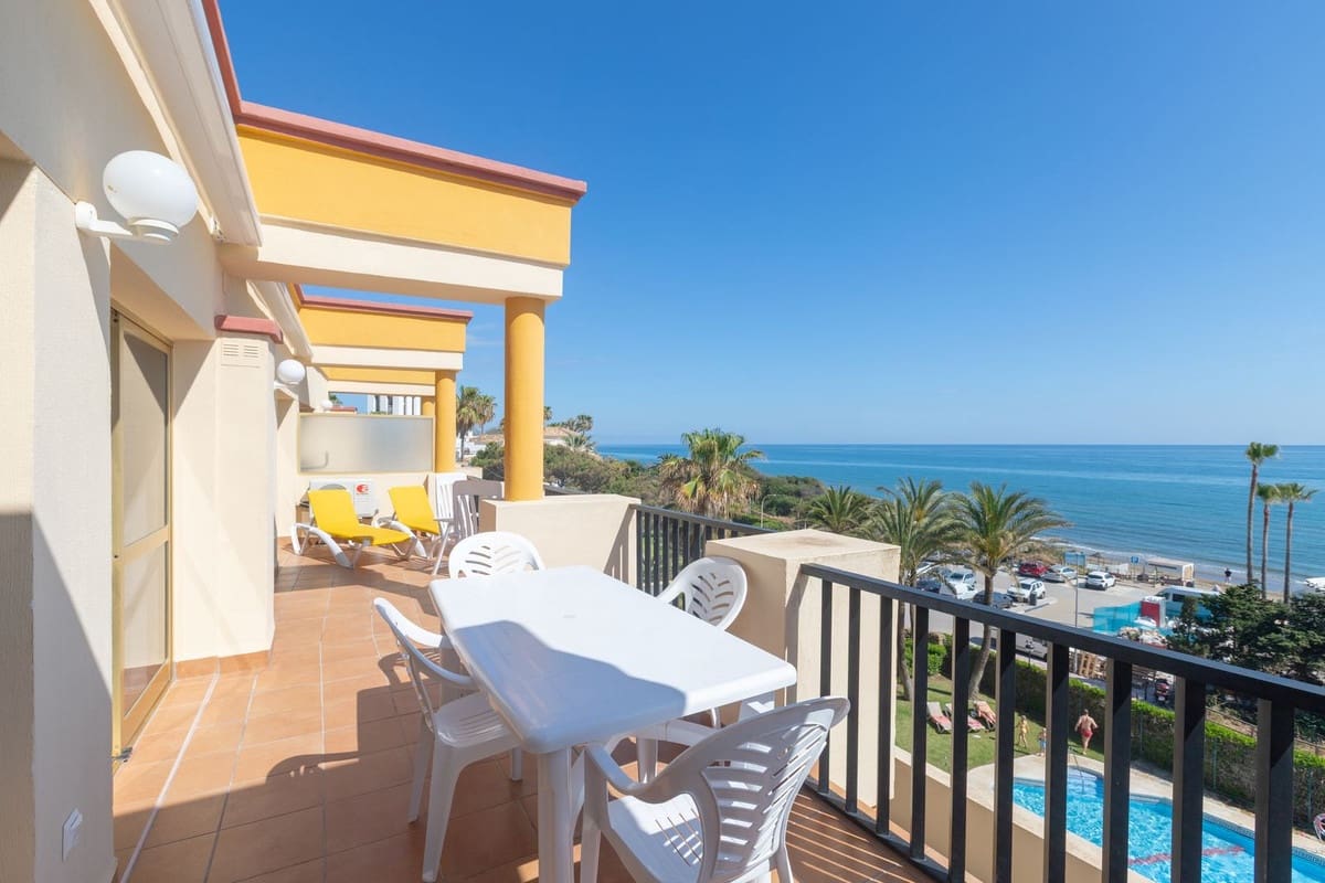 2 bedroom Apartment for sale in Elviria - € 950,000 (Ref: 9153516)