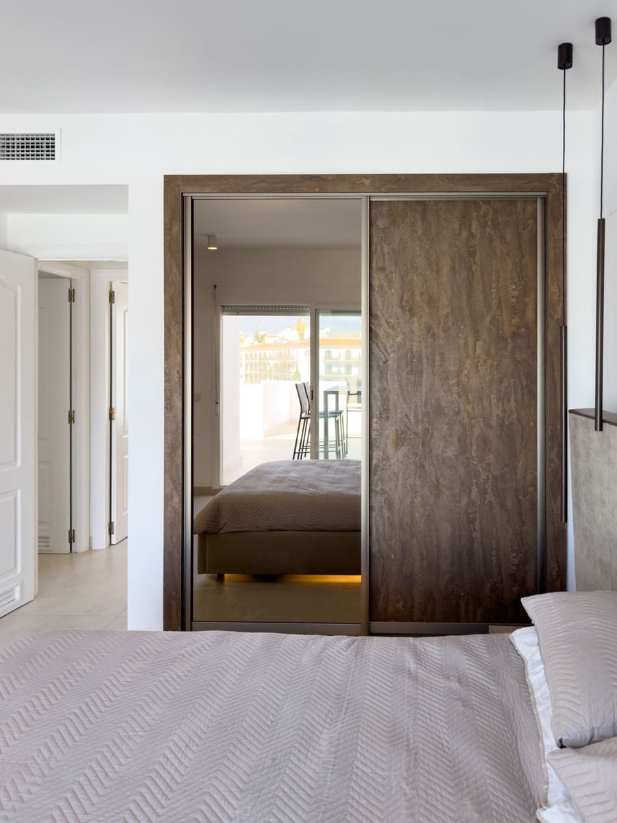 Apartamento de 2 habitaciones en Puerto Banus en venta - 1.200.000 € (Ref: 9158307)