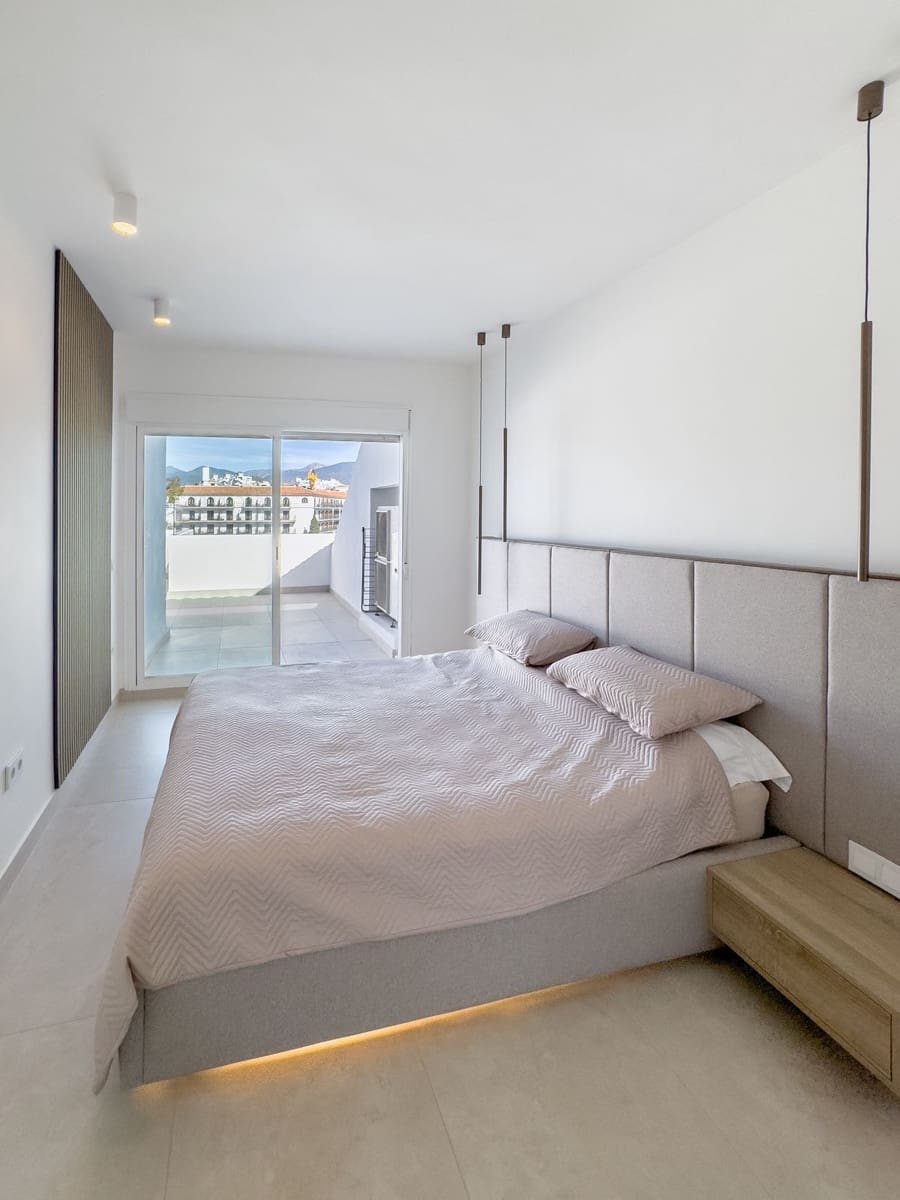 Apartamento de 2 habitaciones en Puerto Banus en venta - 1.200.000 € (Ref: 9158307)