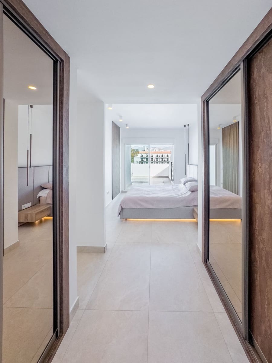 Apartamento de 2 habitaciones en Puerto Banus en venta - 1.200.000 € (Ref: 9158307)