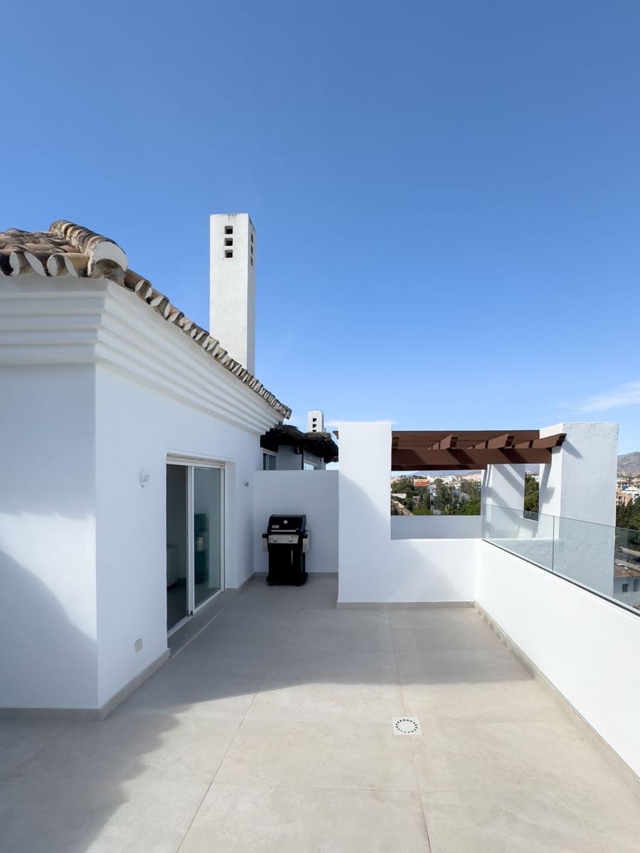 Apartamento de 2 habitaciones en Puerto Banus en venta - 1.200.000 € (Ref: 9158307)