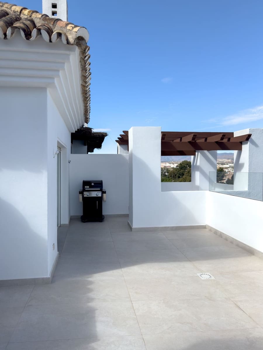 Apartamento de 2 habitaciones en Puerto Banus en venta - 1.200.000 € (Ref: 9158307)