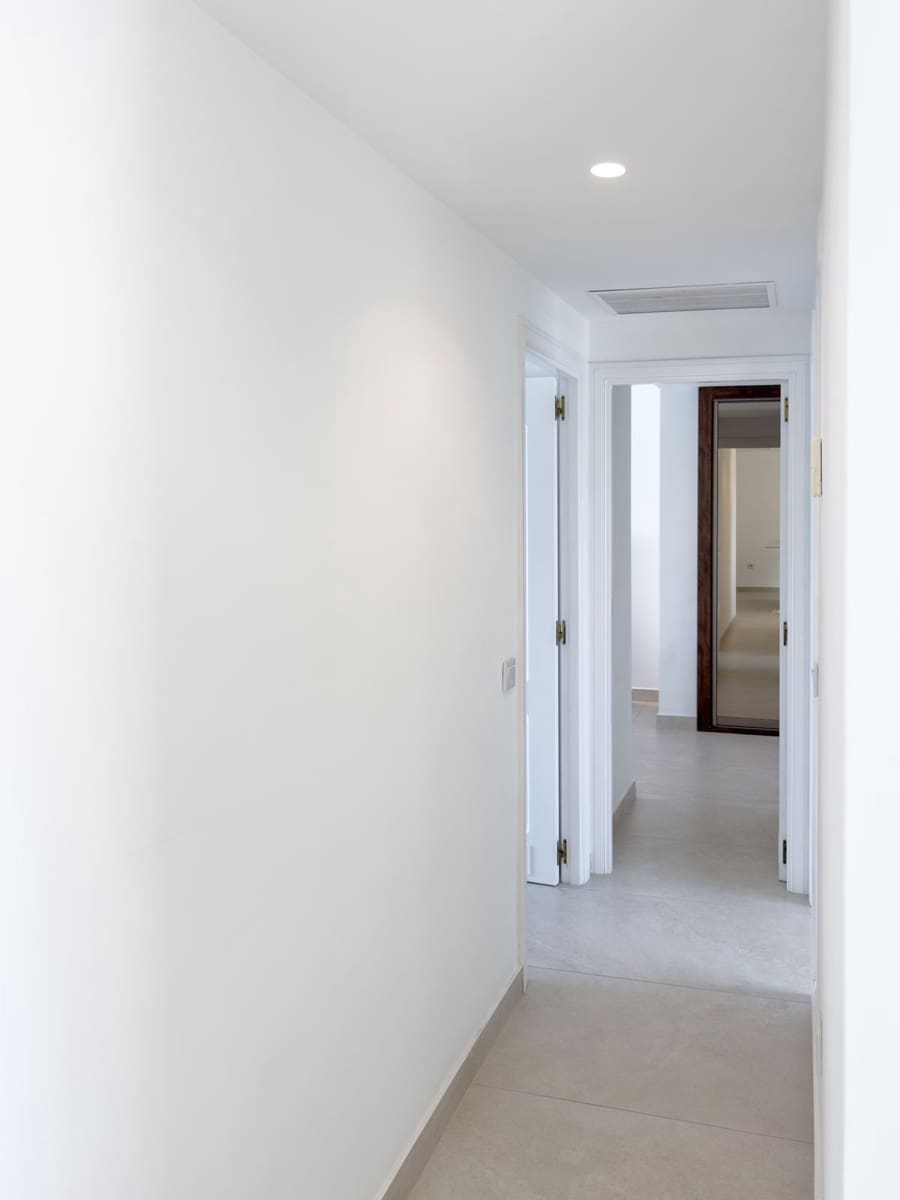 Apartamento de 2 habitaciones en Puerto Banus en venta - 1.200.000 € (Ref: 9158307)