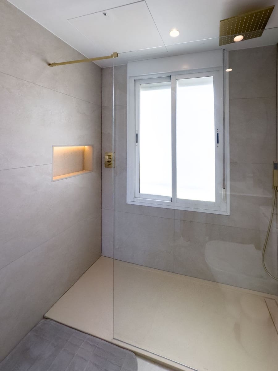 Apartamento de 2 habitaciones en Puerto Banus en venta - 1.200.000 € (Ref: 9158307)