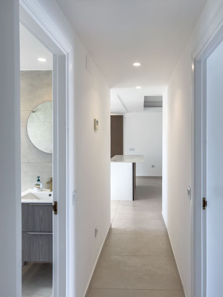 Apartamento de 2 habitaciones en Puerto Banus en venta - 1.200.000 € (Ref: 9158307)