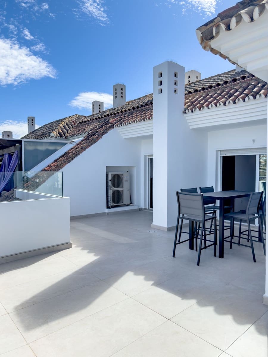 2 bedroom Apartment for sale in Puerto Banus - € 1,200,000 (Ref: 9158307)