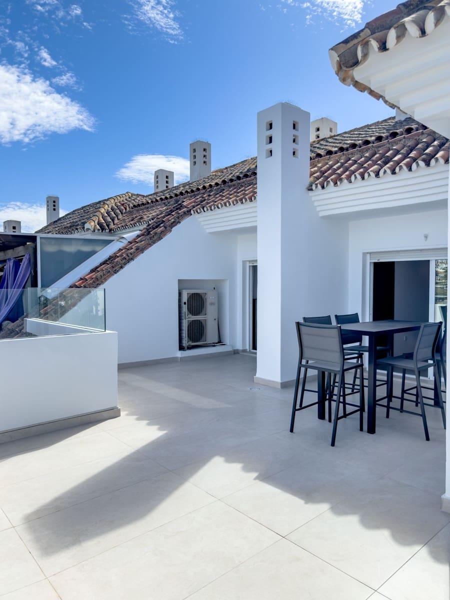 2 bedroom Apartment for sale in Puerto Banus - € 1,200,000 (Ref: 9158307)