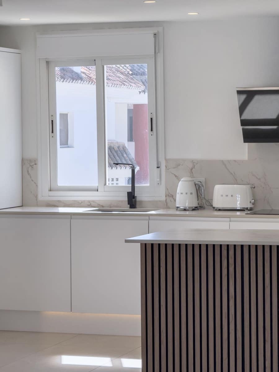 2 bedroom Apartment for sale in Puerto Banus - € 1,200,000 (Ref: 9158307)