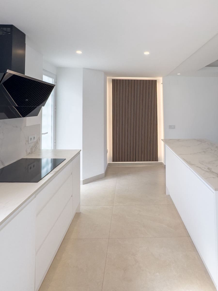 2 bedroom Apartment for sale in Puerto Banus - € 1,200,000 (Ref: 9158307)