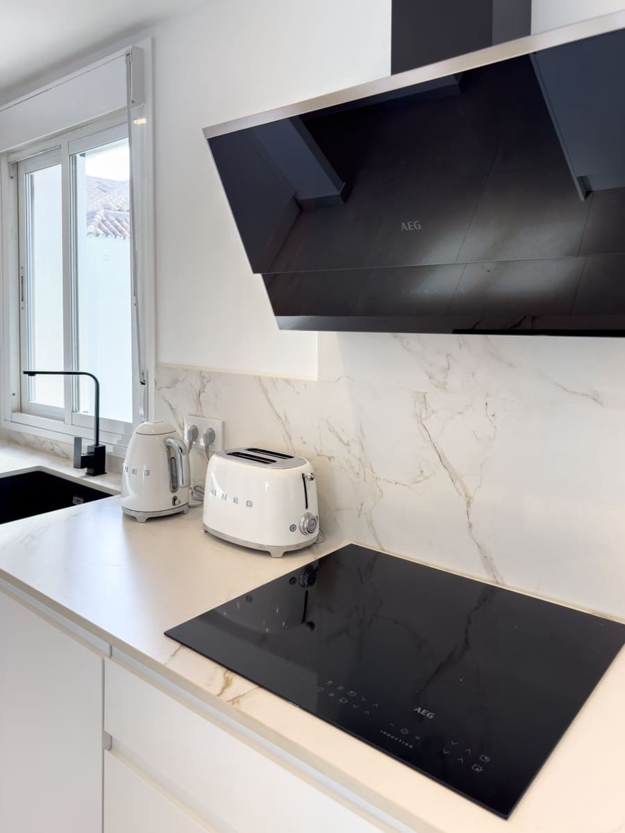 2 bedroom Apartment for sale in Puerto Banus - € 1,200,000 (Ref: 9158307)