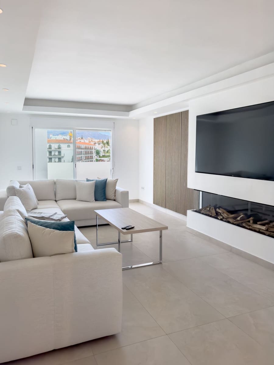 2 bedroom Apartment for sale in Puerto Banus - € 1,200,000 (Ref: 9158307)