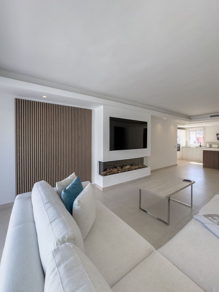 2 bedroom Apartment for sale in Puerto Banus - € 1,200,000 (Ref: 9158307)