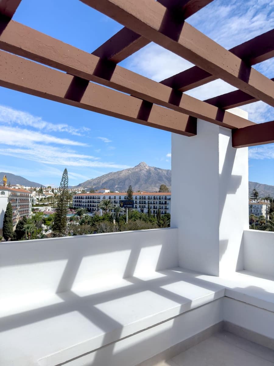 2 bedroom Apartment for sale in Puerto Banus - € 1,200,000 (Ref: 9158307)