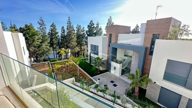 3 bedroom Apartment for sale in Cabopino, Marbella with garage - € 995,000 (Ref: 9158309)