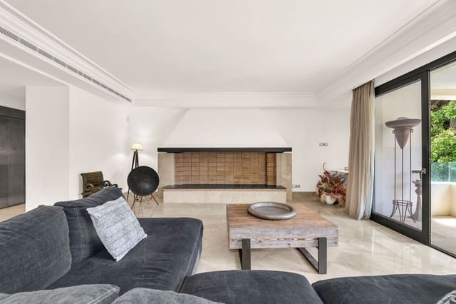 3 bedroom Apartment for sale in Los Monteros, Marbella - € 1,195,000 (Ref: 9158414)