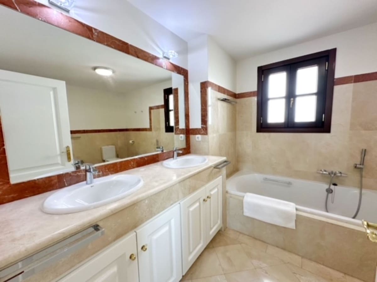 5 soverom Hus til salgs i La Heredia med garasje - € 1 095 000 (Ref: 9158744)