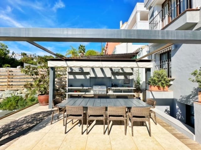 5 soveværelse Byhus til salg i La Heredia, Benahavís med garage - € 1.095.000 (Ref: 9158744)