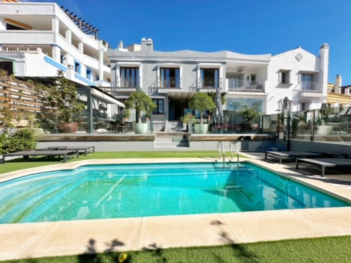 5 soverom Hus til salgs i La Heredia med garasje - € 1 095 000 (Ref: 9158744)