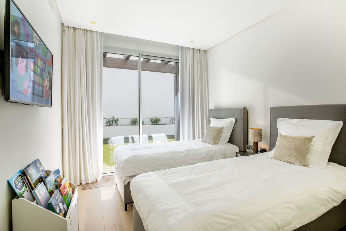 Apartamento de 3 habitaciones en Benahavís en venta con garaje - 945.000 € (Ref: 9158747)