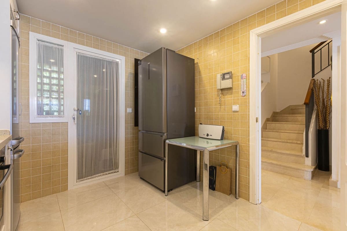 4 soverom Hus til salgs i Los Arqueros med garasje - € 765 000 (Ref: 9158759)