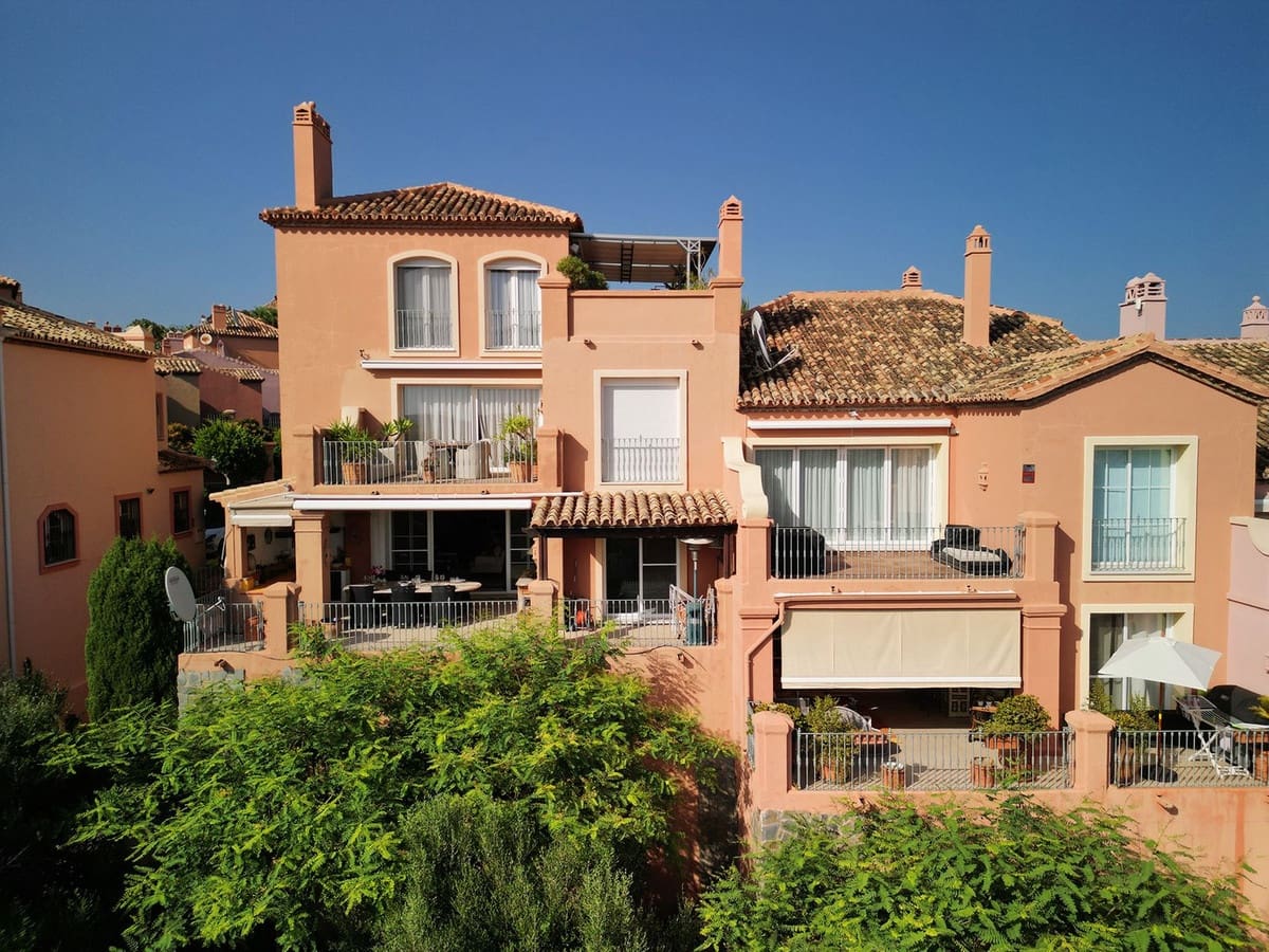 2 bedroom Apartment for sale in La Quinta - € 625,000 (Ref: 9158761)