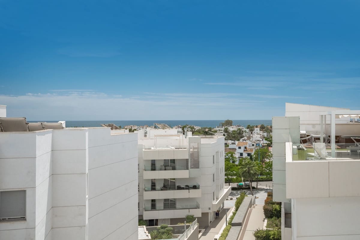 3 bedroom Apartment for sale in San Pedro de Alcantara - € 848,800 (Ref: 9204091)