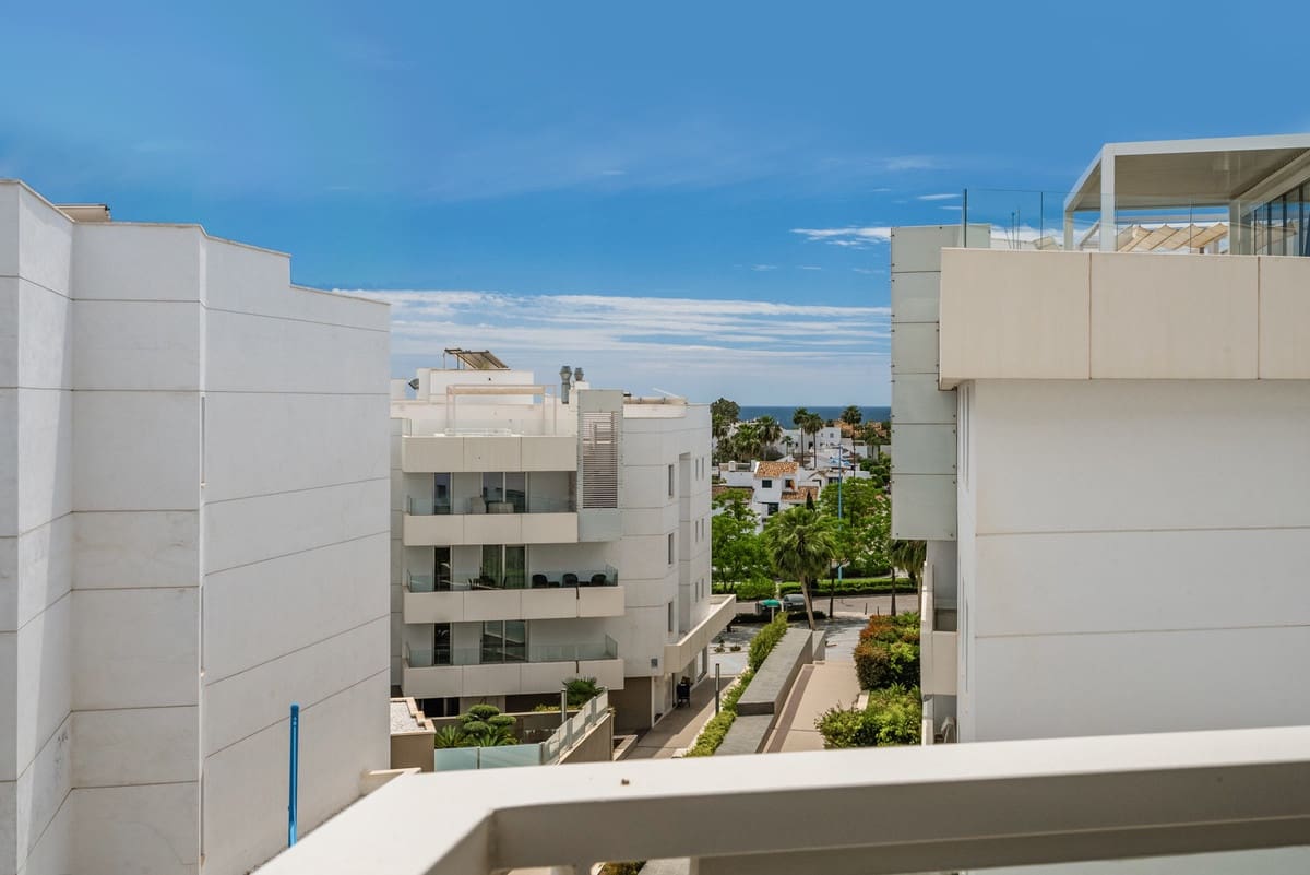 3 bedroom Apartment for sale in San Pedro de Alcantara - € 848,800 (Ref: 9204091)