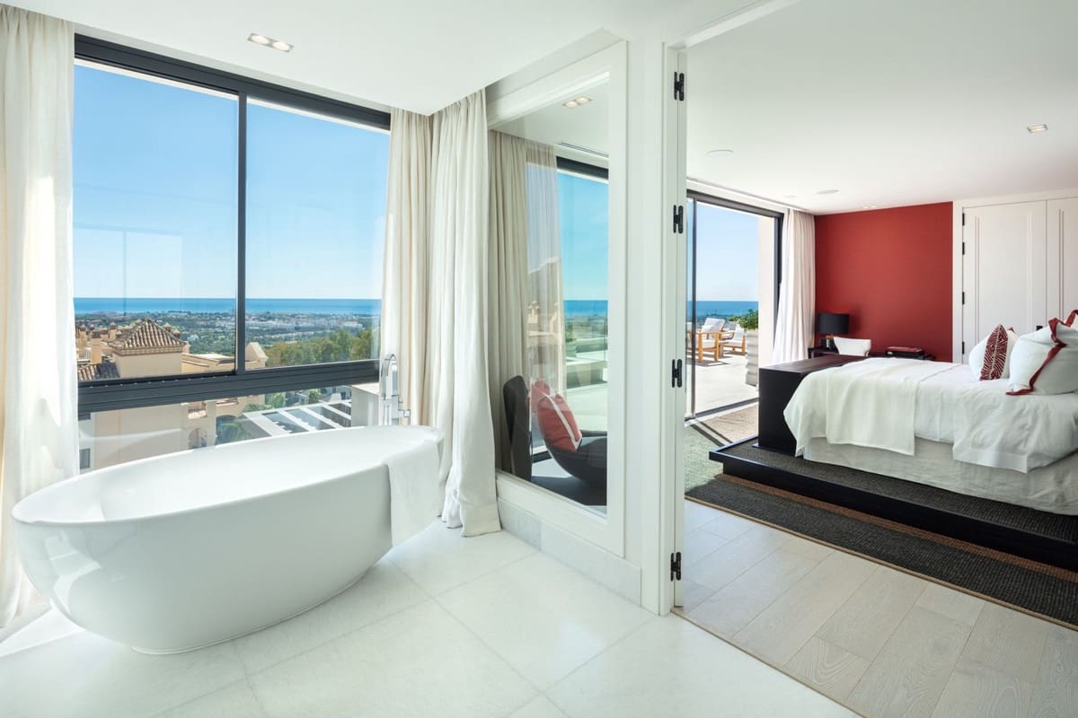 6 bedroom Villa for sale in La Quinta - € 9,749,000 (Ref: 9211656)