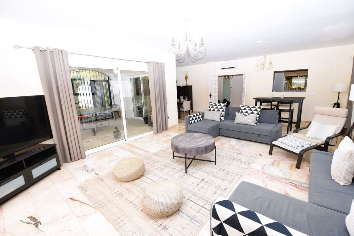 3 makuuhuone Huvila myytävänä paikassa Mijas Costa mukana 
autotalli - 925 000 € (Ref: 9305240)