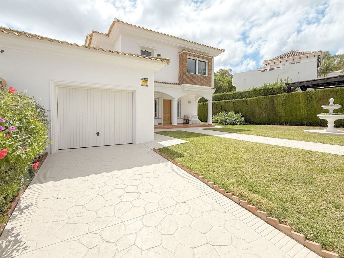 3 soveværelse Villa til salg i La Cala Golf med garage - € 1.095.000 (Ref: 9306131)