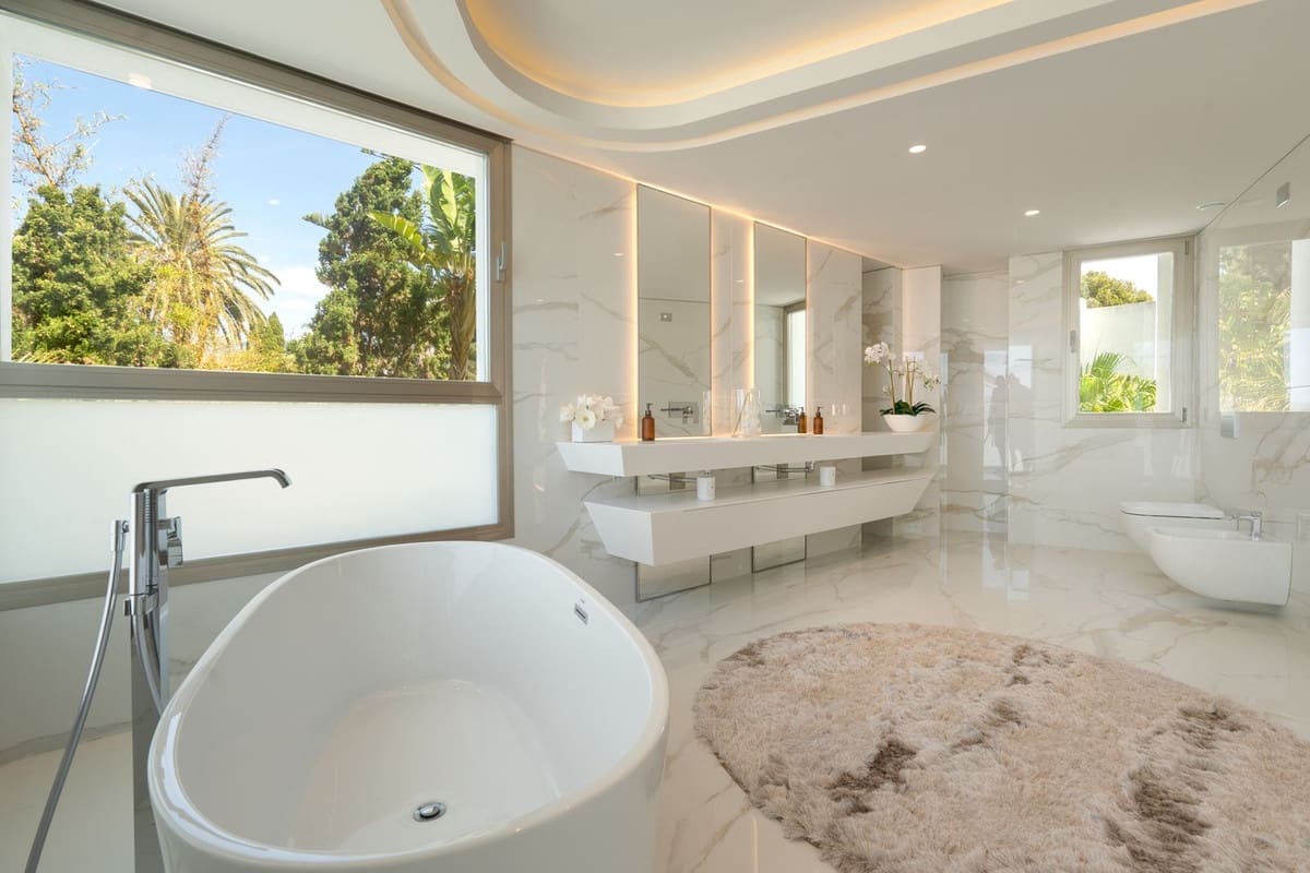 6 sypialnia Willa na sprzedaż w Los Monteros z garażem - 11 950 000 € (Ref: 9310207)