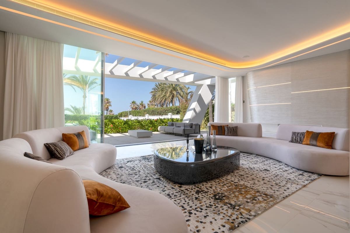 6 bedroom Villa for sale in Los Monteros with garage - € 11,950,000 (Ref: 9310207)