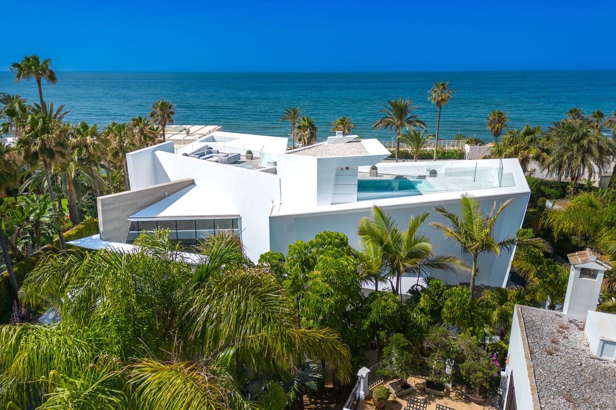 6 bedroom Villa for sale in Los Monteros with garage - € 11,950,000 (Ref: 9310207)