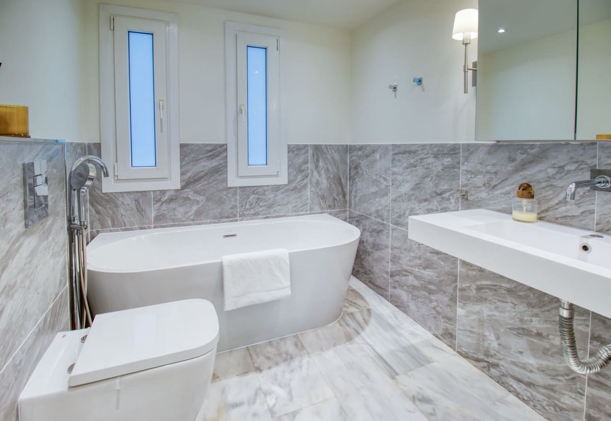 Apartamento de 2 habitaciones en Marbella en venta - 449.000 € (Ref: 9311581)