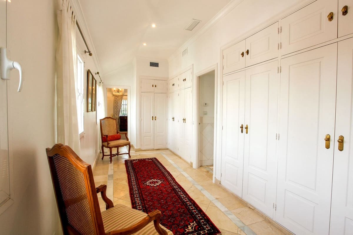 7 soverom Villa til salgs i Sotogrande med garasje - € 1 700 000 (Ref: 9317067)