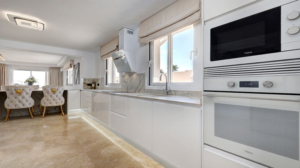 Chalet de 5 habitaciones en Casares en venta - 1.675.000 € (Ref: 9317068)