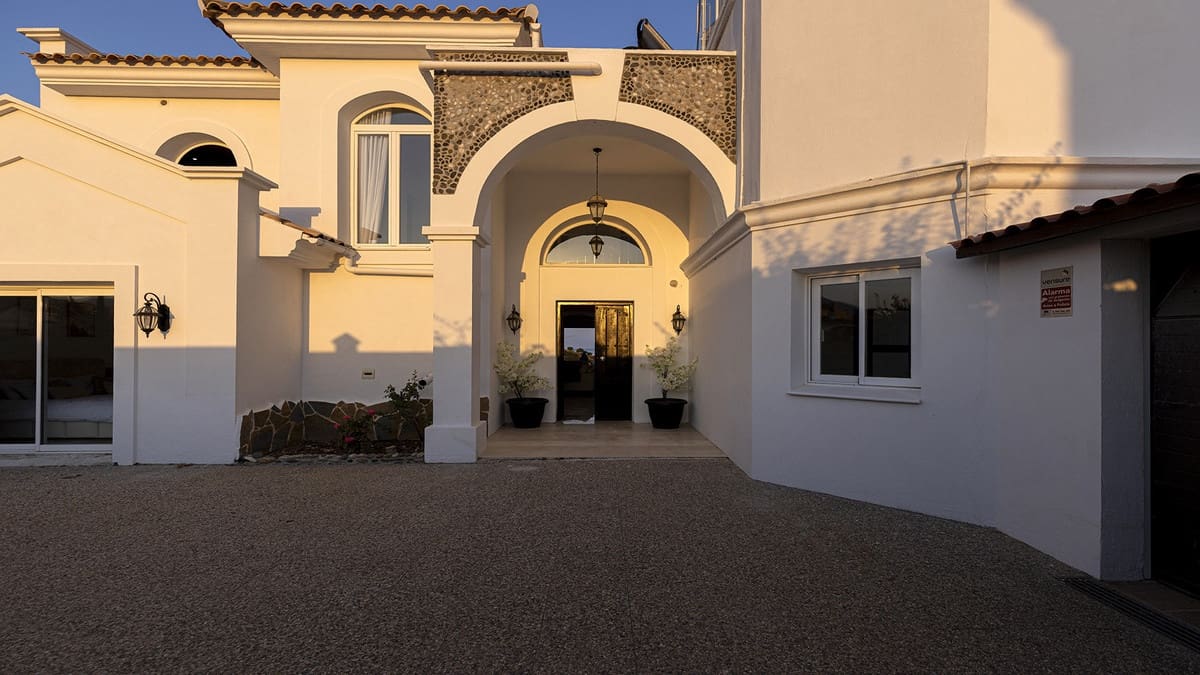 Chalet de 5 habitaciones en Casares en venta - 1.675.000 € (Ref: 9317068)