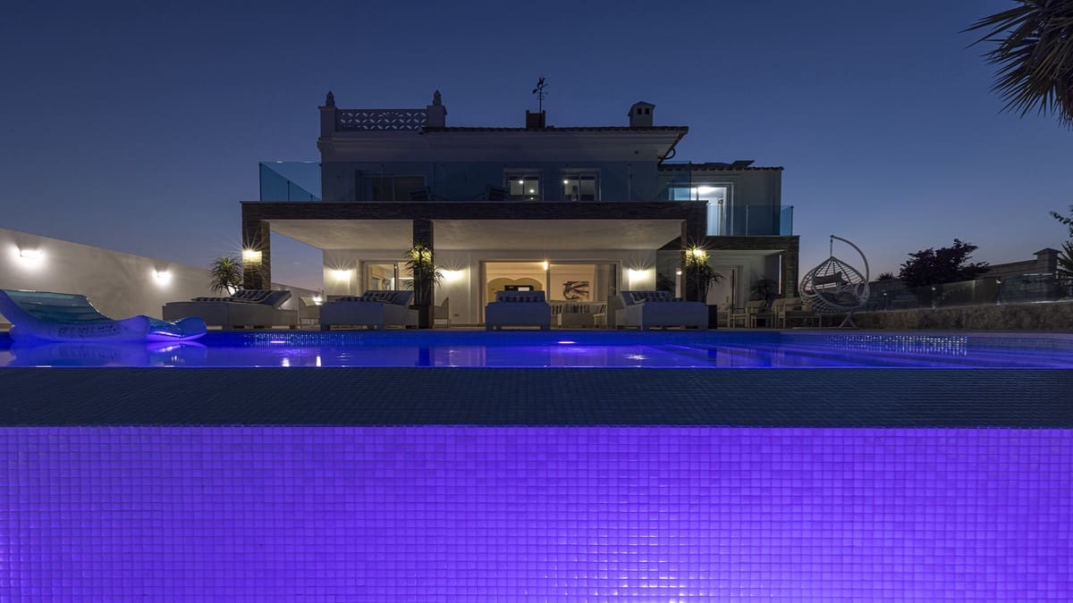 Chalet de 5 habitaciones en Casares en venta - 1.675.000 € (Ref: 9317068)