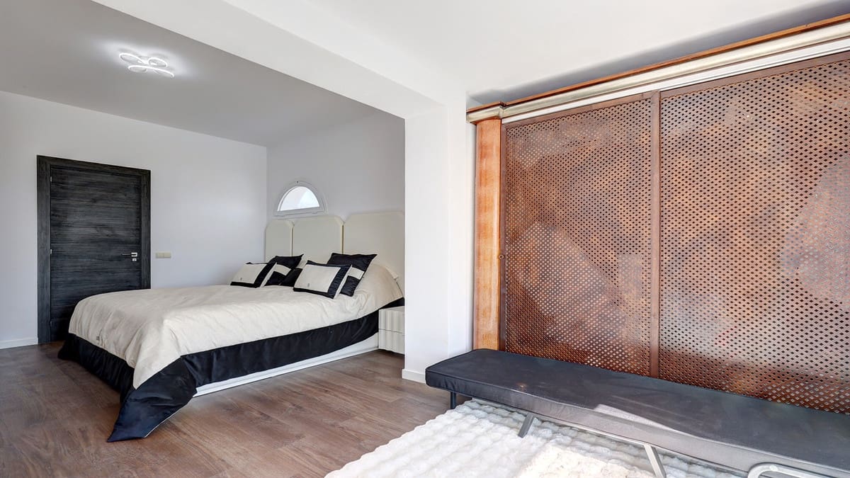 Chalet de 5 habitaciones en Casares en venta - 1.675.000 € (Ref: 9317068)