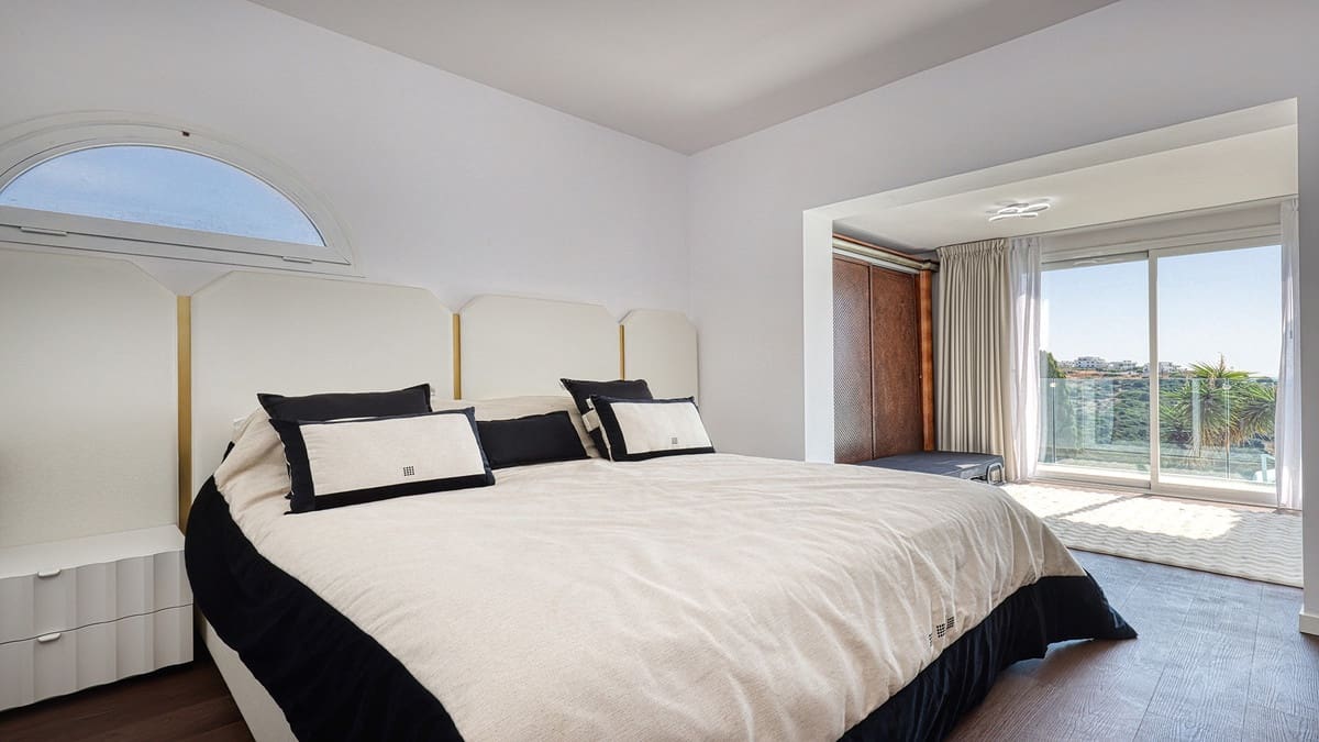 Chalet de 5 habitaciones en Casares en venta - 1.675.000 € (Ref: 9317068)