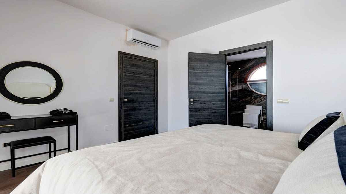 Chalet de 5 habitaciones en Casares en venta - 1.675.000 € (Ref: 9317068)