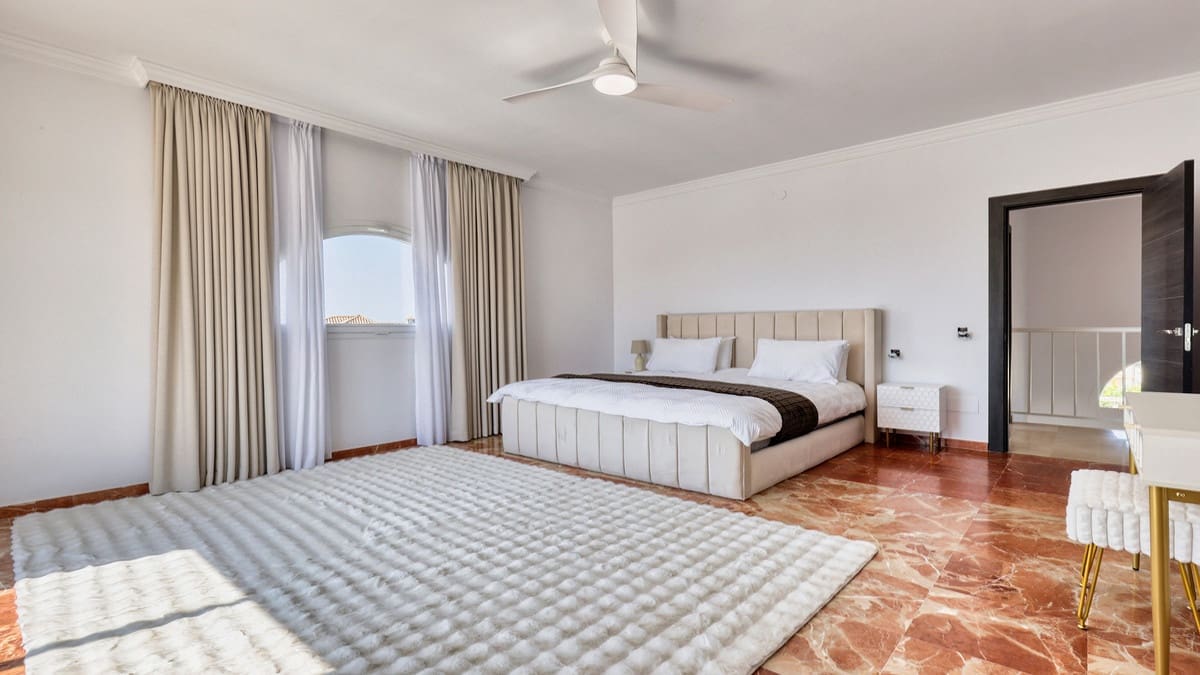 Chalet de 5 habitaciones en Casares en venta - 1.675.000 € (Ref: 9317068)