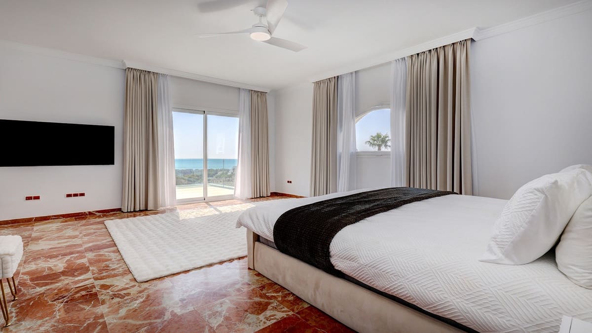 Chalet de 5 habitaciones en Casares en venta - 1.675.000 € (Ref: 9317068)